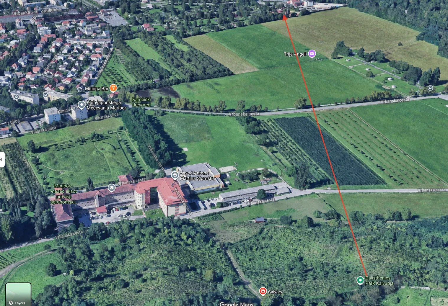 Predvidena trasa od vadbenega parka na Kalvariji do območja pri Fontani, označena na zračnem pogledu.